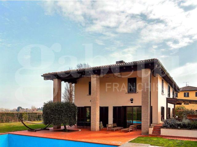 Case e ville in vendita di 460 m² in Via Russo, 12