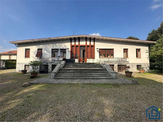 Case e ville in vendita di 460 m² in Via Trieste, 7