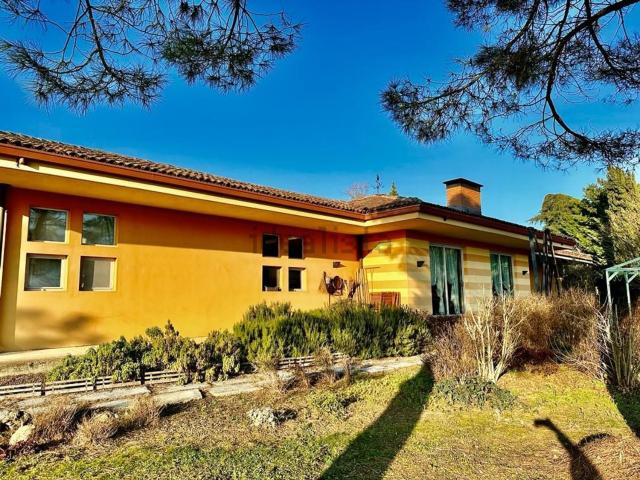 Case e ville in vendita di 460 m² in Via Vecchia Novi Ligure