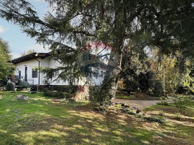 Case e ville in vendita di 460 m² in Viale Grigna, 27