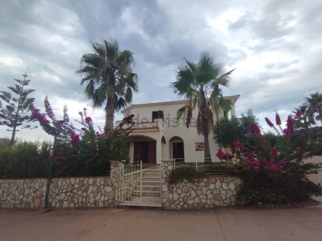 Case e ville in vendita di 460 m² in Contrada Castromurro