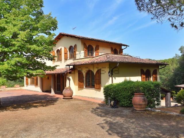 Case e ville in vendita di 460 m² in Piazza Giacomo Matteotti, 22