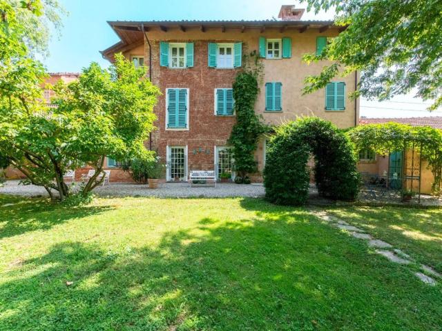 Case e ville in vendita di 461 m² in Via Asti, 29