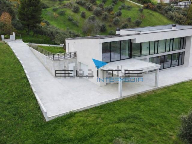 Case e ville in vendita di 461 m² in Strada della Fontana