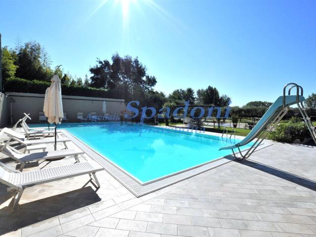 Case e ville in vendita di 462 m²