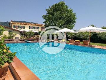 Case e ville in vendita di 462 m²