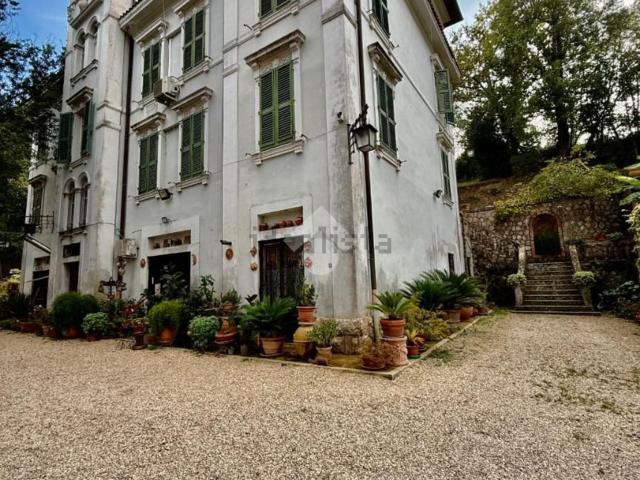 Case e ville in vendita di 462 m²
