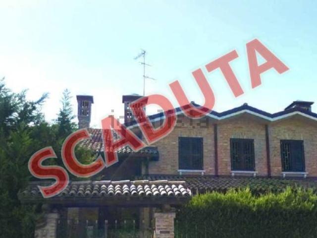 Case e ville in vendita di 463 m² in Via Nino Bixio