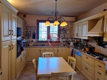 Case e ville in vendita di 463 m² in Viale Antonio Giuglini