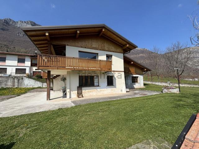 Case e ville in vendita di 464 m² in Viale Leo de Biasi