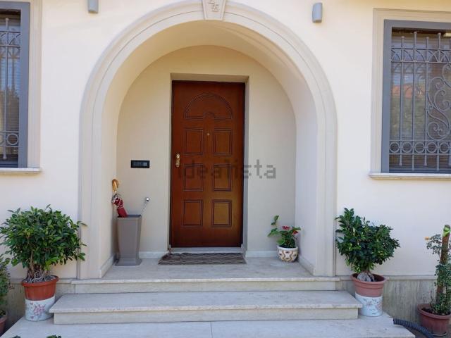 Case e ville in vendita di 465 m² in Via Appia, 132