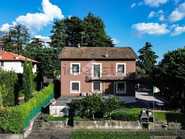 Case e ville in vendita di 465 m² in Via Panoramica, 1
