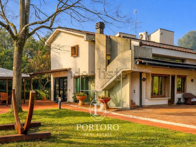 Case e ville in vendita di 465 m² in Viale del Poggio Imperiale