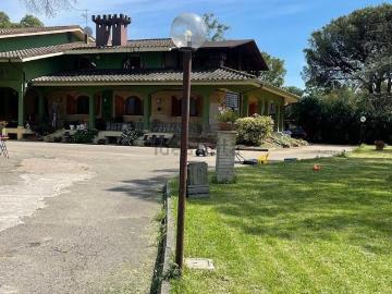 Case e ville in vendita di 466 m²