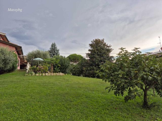 Case e ville in vendita di 466 m²