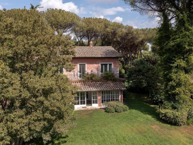 Case e ville in vendita di 466 m² in Via Trebazia