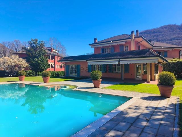 Case e ville in vendita di 466 m² in Corso Roma, 176