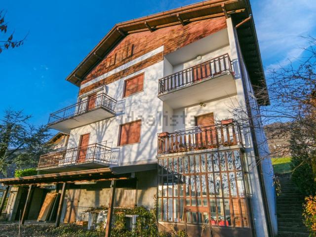 Case e ville in vendita di 469 m² in Via Dosso
