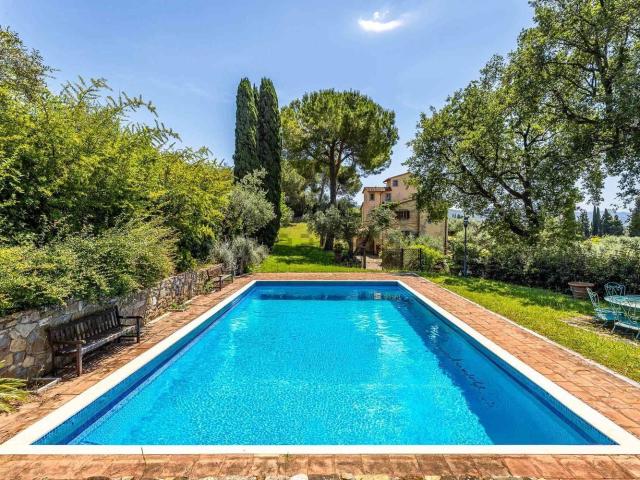 Case e ville in vendita di 470 m²