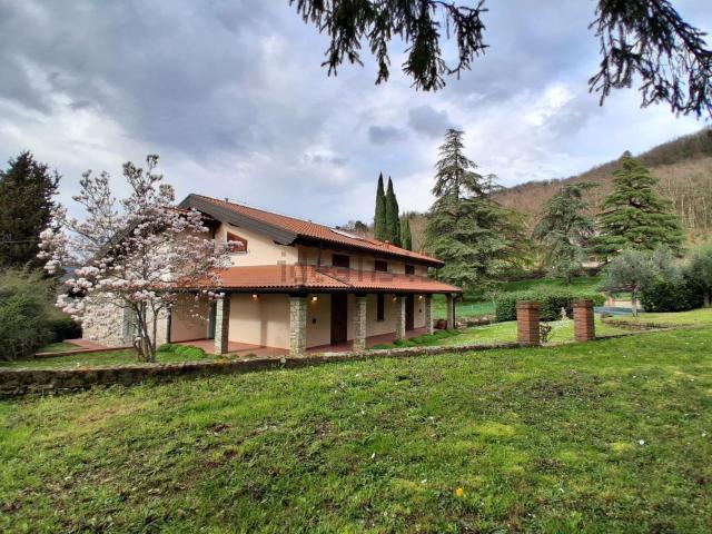 Case e ville in vendita di 470 m² in Via Colombaia