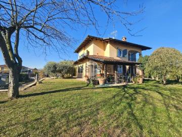 Case e ville in vendita di 470 m² in Via A. Gramsci, 30