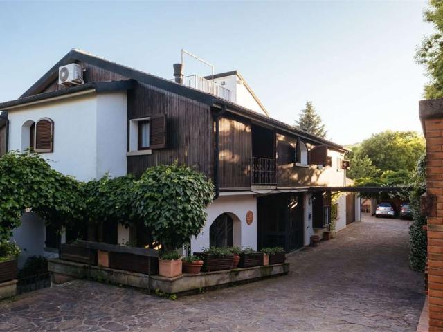 Case e ville in vendita di 470 m² in Via Antonio Gramsci, 1183