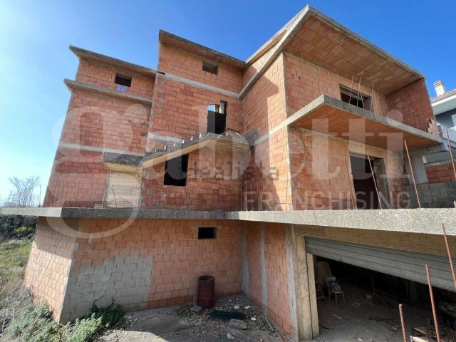 Case e ville in vendita di 470 m² in Via Alberto Sordi, 42