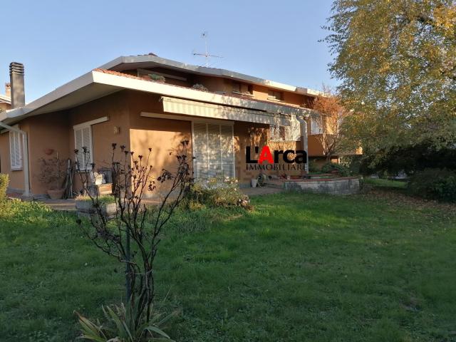 Case e ville in vendita di 470 m² in Via Gaetano Marchi
