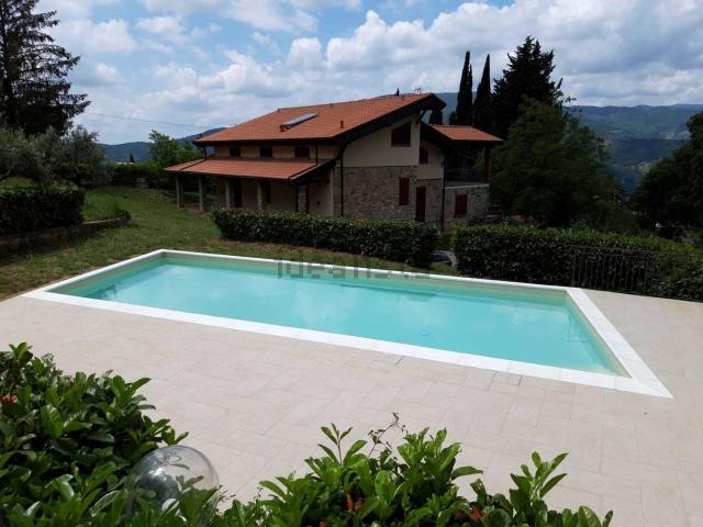 Case e ville in vendita di 470 m² in Via dell&apos Olmo, 1