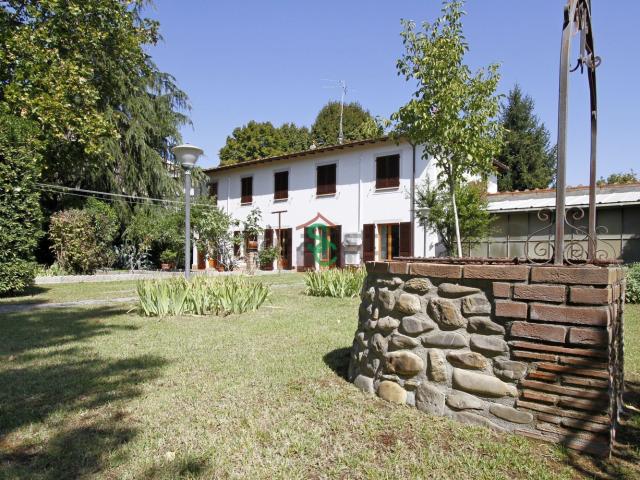 Case e ville in vendita di 470 m² in Via della Loggetta, 32