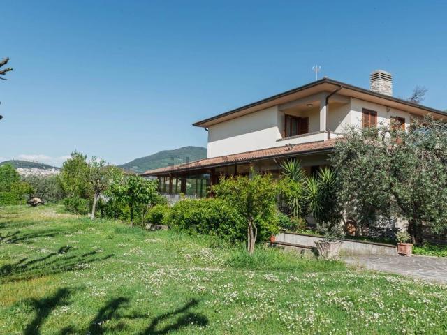 Case e ville in vendita di 470 m² in Via Francesco di Bartolo, 5