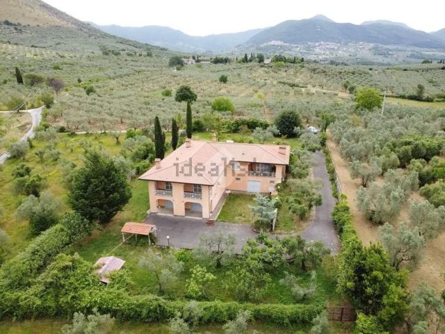 Case e ville in vendita di 470 m² in Via Madonna della quercia
