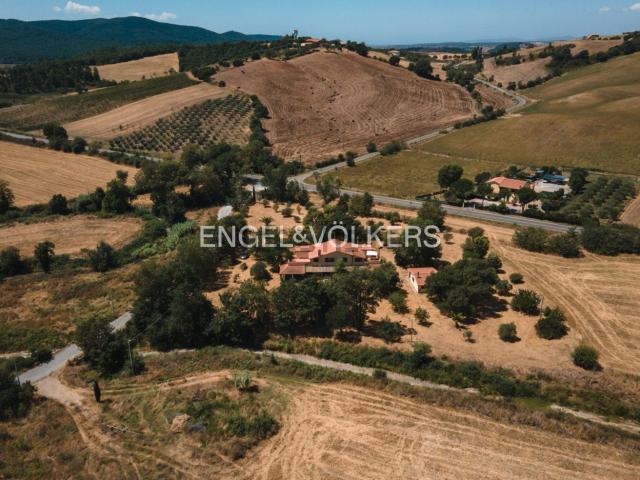 Case e ville in vendita di 470 m² in Via Maremmana