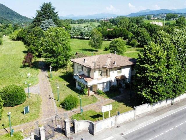 Case e ville in vendita di 470 m² in Via Martinengo Cesaresco, 31