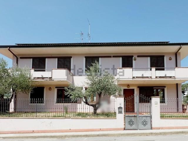 Case e ville in vendita di 470 m² in Via Terrarossa