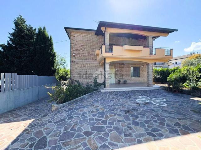 Case e ville in vendita di 470 m² in Contrada Torre Sansone, 97