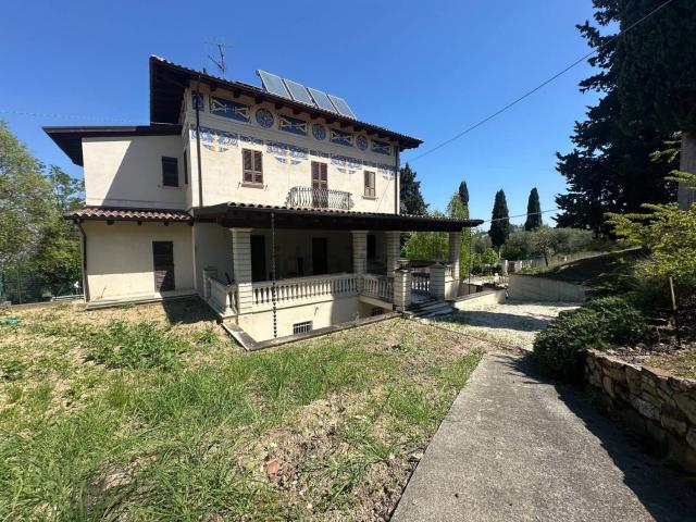 Case e ville in vendita di 470 m² in Contrada De Contro, 132