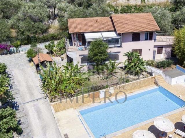 Case e ville in vendita di 471 m² in Via G. Matteotti, 12