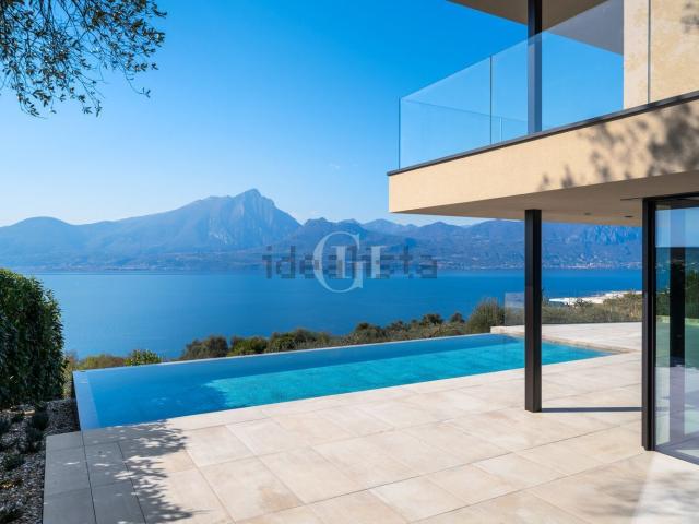 Case e ville in vendita di 471 m² in Via Gioacchino Rossini