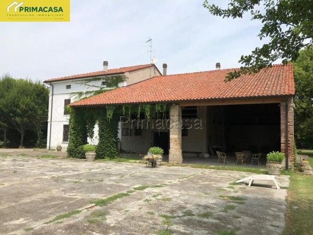 Case e ville in vendita di 472 m² in Via Case Sparse