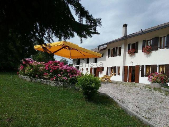 Case e ville in vendita di 472 m² in Via Valpiana, 1