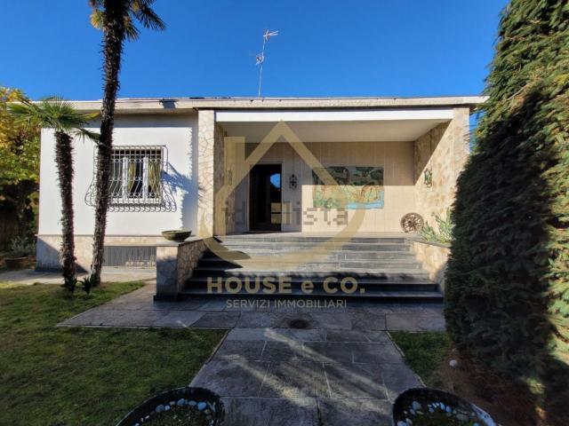 Case e ville in vendita di 472 m² in Viale Beatrice D&apos Este