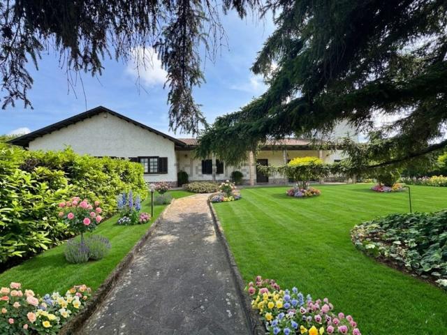 Case e ville in vendita di 472 m² in Viale Cristoforo Colombo, 43