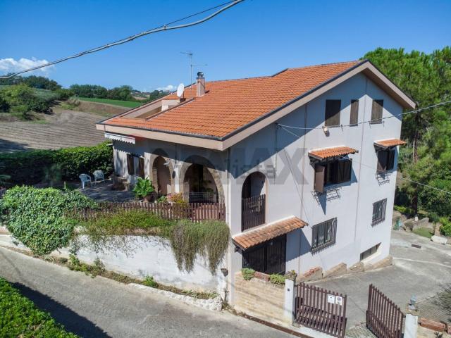 Case e ville in vendita di 473 m²
