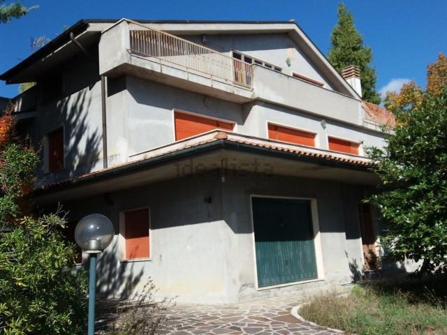Case e ville in vendita di 473 m² in Via Giuseppe Mazzini