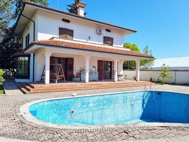 Case e ville in vendita di 474 m²