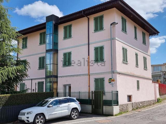 Case e ville in vendita di 474 m² in Via Galliera, 2