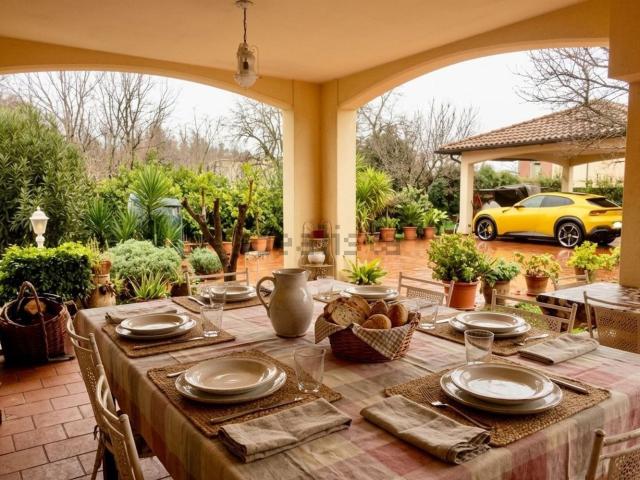 Case e ville in vendita di 474 m² in Via Pistoia, 2