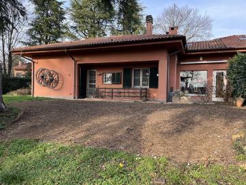 Case e ville in vendita di 474 m² in Via Principale, 11