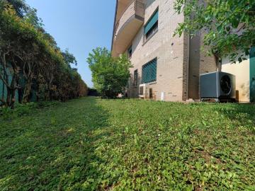 Case e ville in vendita di 475 m² in Via Giacomo Leopardi